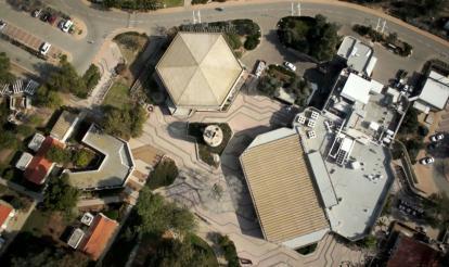 Rehearsing the Spectacle of Spectres